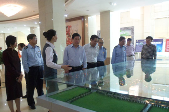 江西省地稅局副局長王顯和蒞臨公司參觀指導(dǎo)